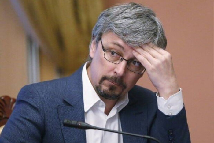 Ткаченко йде у відставку, вибухи на Одещині: головне за ніч