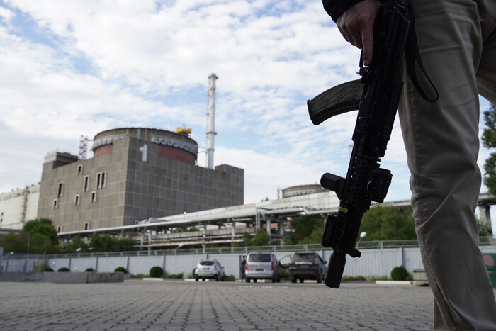 Оккупанты завезли на Запорожскую АЭС работников шести атомных станций РФ