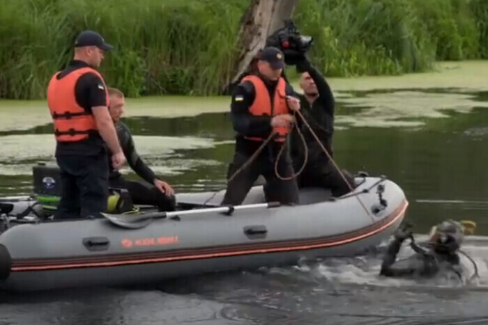 Спасатели показали, как разминируют реки и озера (видео)