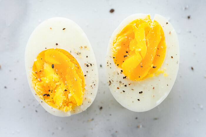Диетолог рассказала, кому следует отказаться от употребления яиц