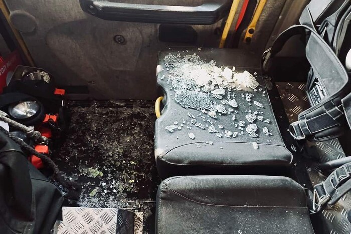 Окупанти обстріляли в Херсоні церкву, тролейбус і рятувальників: є поранені (фото)