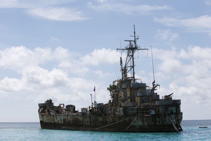 Між Китаєм та Філіппінами виникла суперечка через військовий корабель