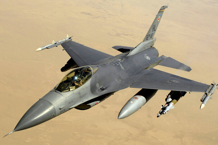 Экс-командующий НАТО объяснил, почему Запад медлит с передачей F-16 Украине