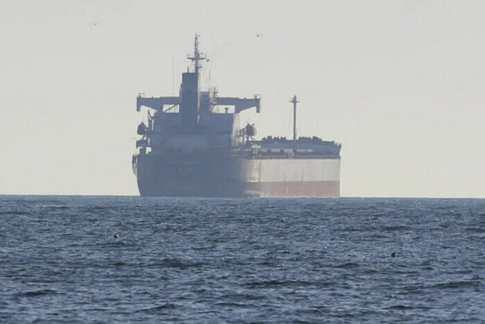 Россияне в Черном море остановили грузовое судно, которое направлялось в Украину