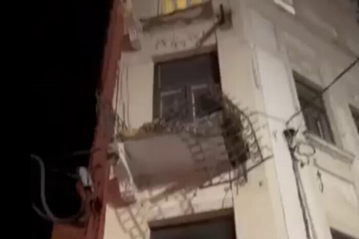 Во Львове обрушился балкон. Есть погибший (видео)