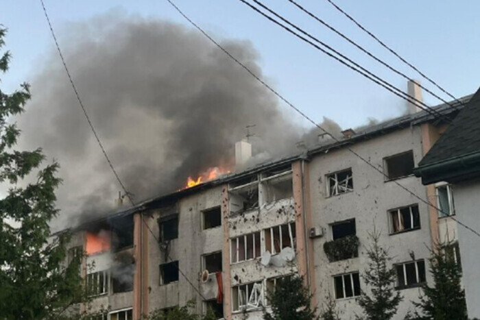 Ракетный удар по Львову: есть попадание в многоэтажки (фото)