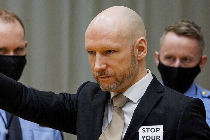 Норвежский террорист Брейвик подал иск в суд из-за нарушений прав человека