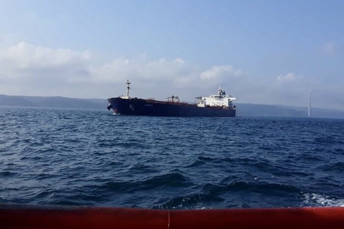 Російський нафтовий танкер заблокував рух через Босфор