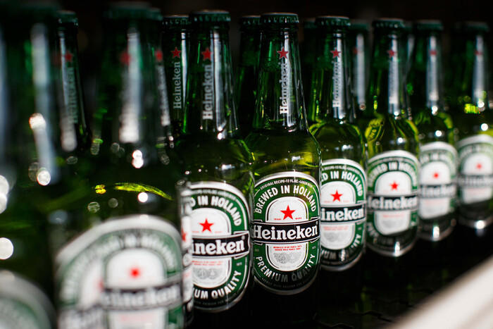 Виробник пива Heineken покинув Росію, продавши їй свої активи за €1