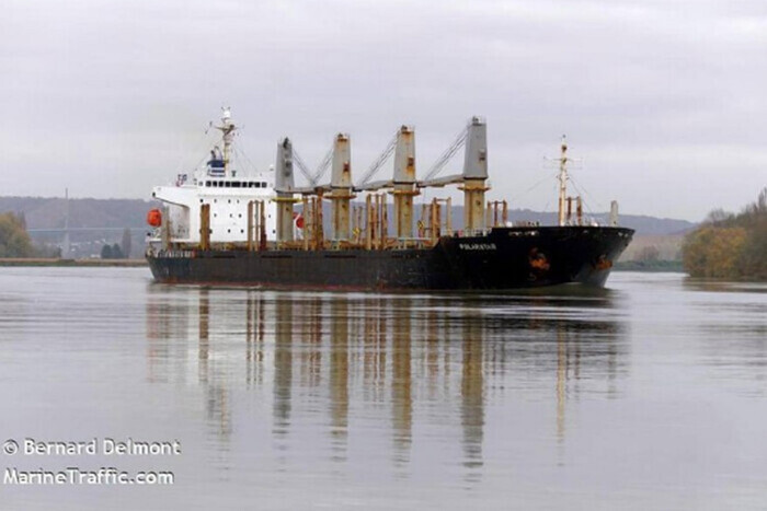 После остановки зерновой сделки из порта Одессы вышло второе судно (фото)