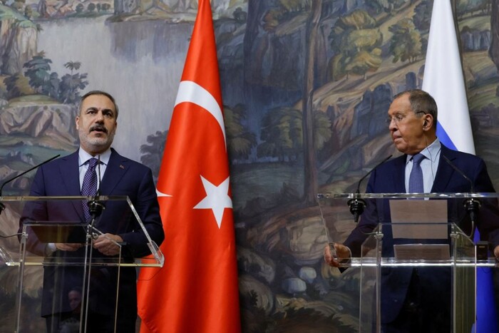 Голова МЗС Туреччини в Москві закликав до відновлення «зернової угоди»
