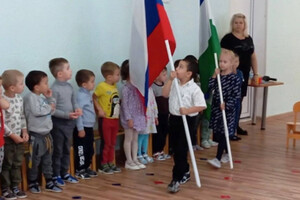 Вихованців російських дитсадків змушують співати гімн і піднімати прапор