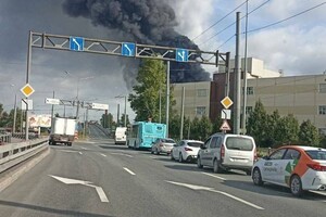 У Санкт-Петербурзі палає нафтобаза (фото, відео)
