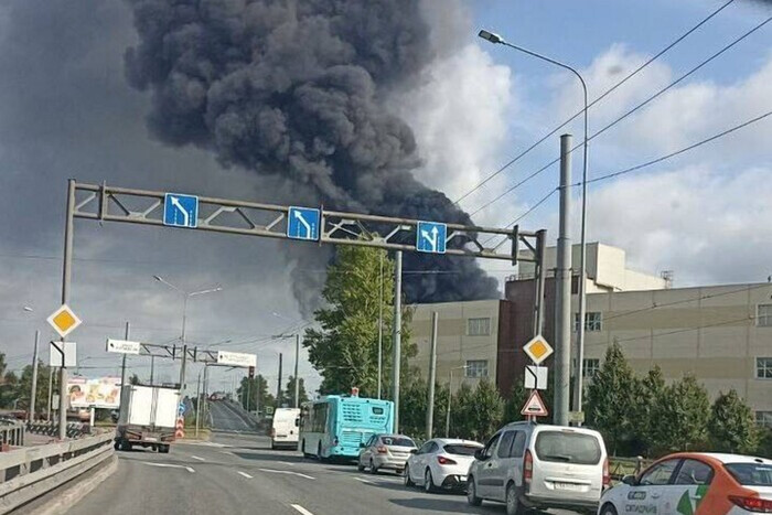 В Санкт-Петербурге горит нефтебаза (фото, видео)