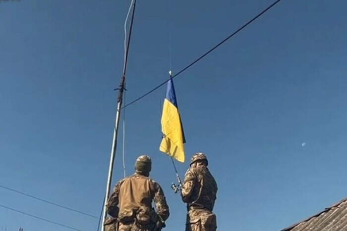 Пограничники подняли украинский флаг над двумя селами Харьковщины (видео)