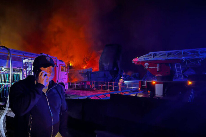 «Бавовна» в окупованому Севастополі: горить судоремонтний завод