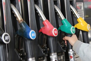 Бензин в Україні продовжує дорожчати: плюс гривня за літр лише за вихідні