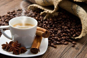 Експерти назвали шість несподіваних причин починати свій ранок з кави