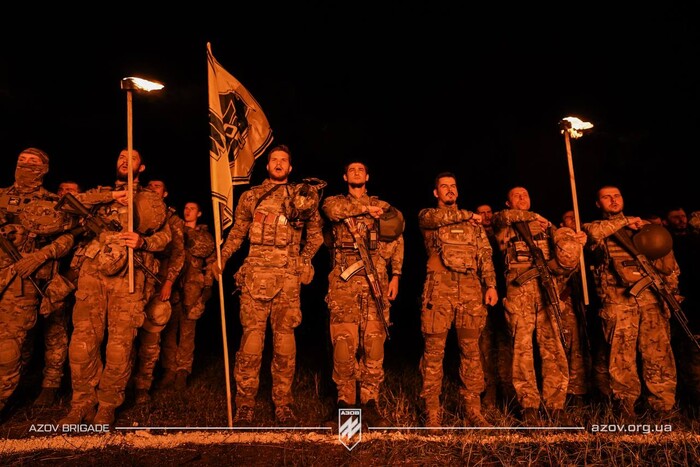 Бійці полку «Азов» вшанували полеглих побратимів (фото)