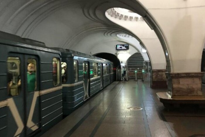 Станції метро у Росії перетворюються на бомбосховища – ЗМІ