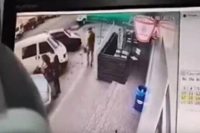 На Хмельнитчине ценители российского шансона избили мужчину из-за замечаний (видео)