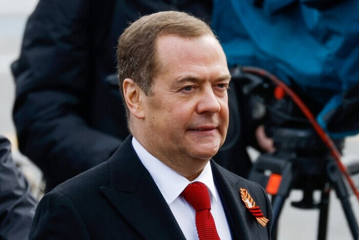 Медведев пригрозил ударами по заводам в Германии