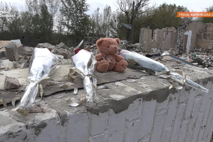 Місцеві вшановують пам'ять загиблих односельчан після теракту на Харківщині (відео)