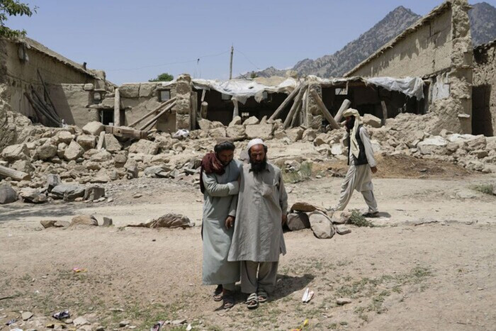 Афганистан потрясло мощное землетрясение: сотни жертв (видео)