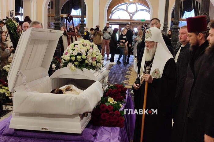 Патріарх Філарет прощається з Ніною Матвієнко: зворушливі кадри