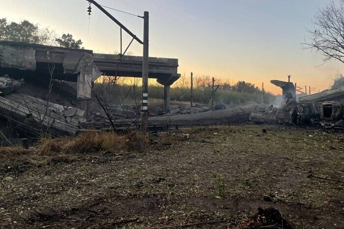 Разрушен важный для оккупантов мост на Донбассе (фото, видео)