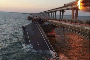 Окупанти зводять нові бар'єри біля Кримського моста: супутникові фото