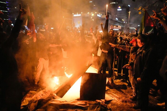 У Стамбулі демонстранти атакували консульство Ізраїлю