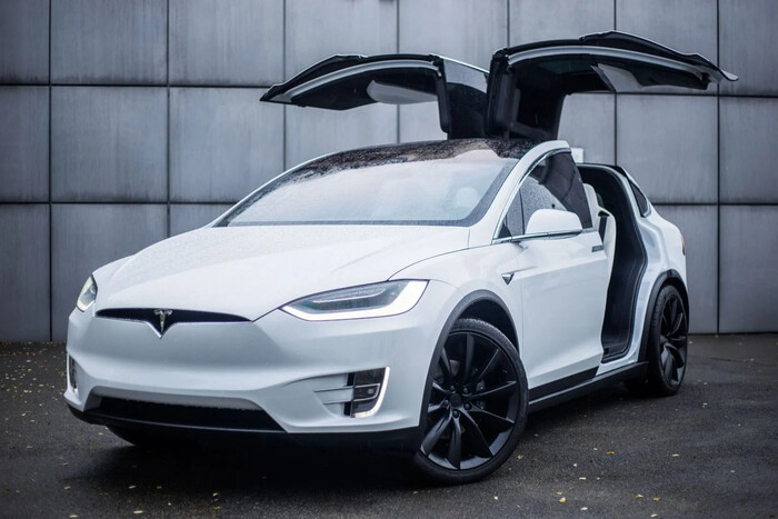 Tesla отзовет почти 55 тысяч автомобилей Model X