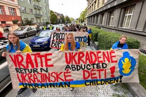 Акція протесту в Празі біля російського посольства, травень 2023 року