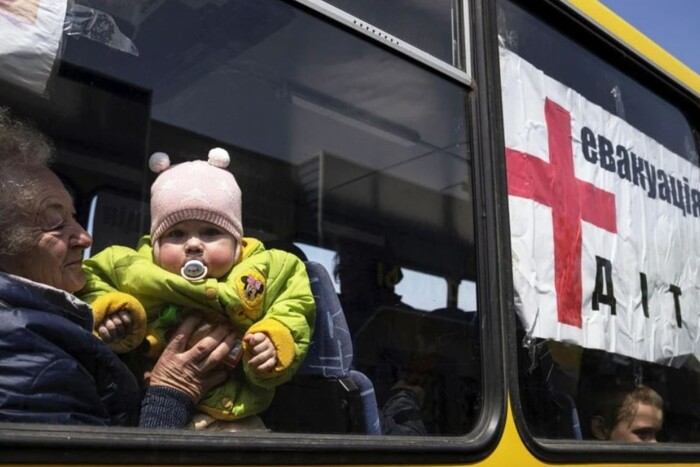 У восьми населених пунктах Донеччини оголошено примусову евакуацію дітей