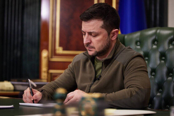 Зеленский одобрил пожизненный финмониторинг чиновников