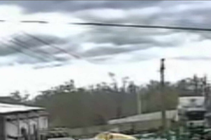 Під Києвом ураган звалив водонапірну вежу (відео)