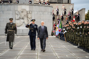 Президент Чехии во время торжественной церемонии попал в курьез