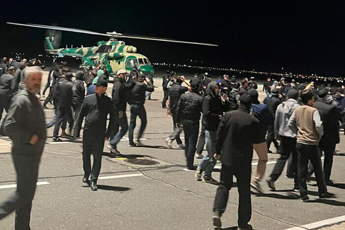 «Виновны бандеровцы». Глава Дагестана придумал, кто организовал протесты в аэропорту Махачкалы