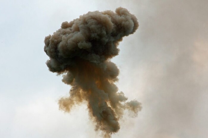 У Херсоні прогримів потужний вибух: піднімається дим