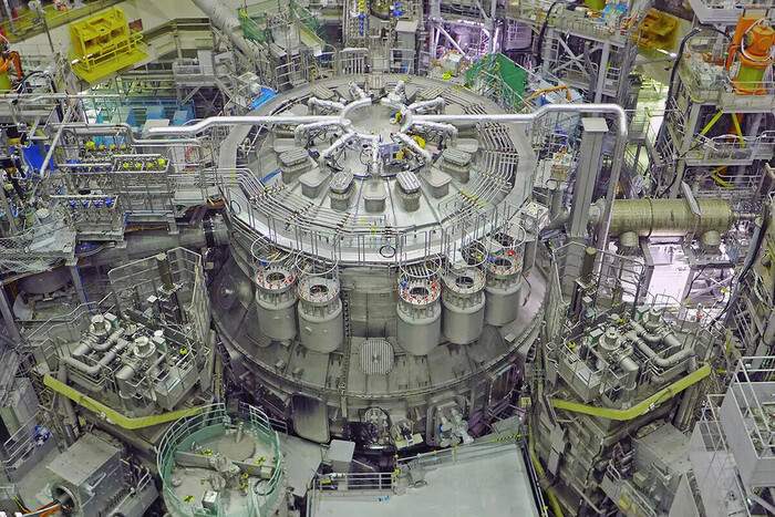 Япония запустила самый большой в мире термоядерный реактор