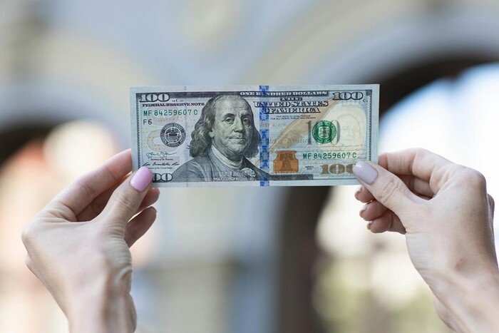 Уряд змінив прогноз щодо курсу долара на 2024 рік