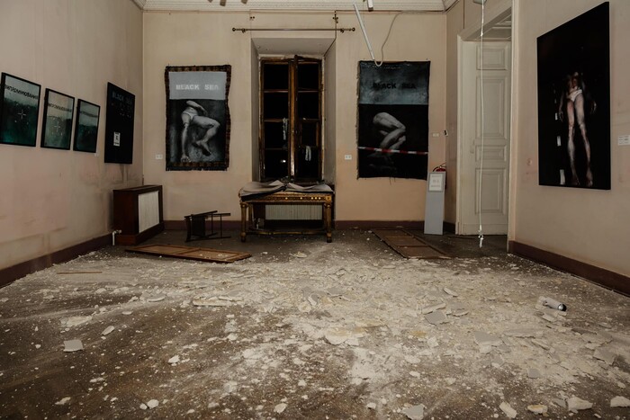 Який вигляд має художній музей в Одесі після обстрілу: з’явилися фото