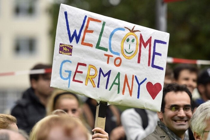Компенсації для біженців у Німеччині: Шольц ухвалив нове рішення