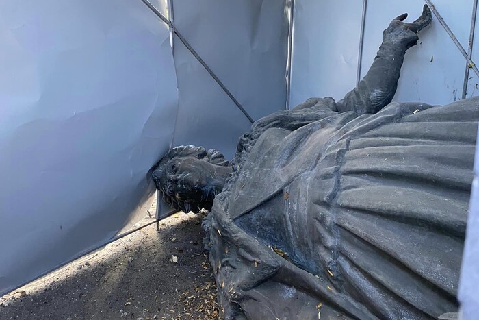 Російські окупанти ледь не знищили пам’ятник в Одесі, який нахвалював Путін (фото)