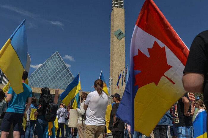 Украинские беженцы начали массово уезжать из Канады