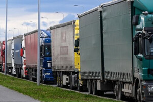 Блокування вантажного руху через кордон з Польщею і Словаччиною. Перевізники назвали суму збитків