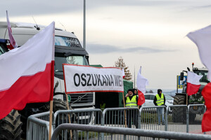 Украина готовит эвакуацию водителей грузовиков с польской границы