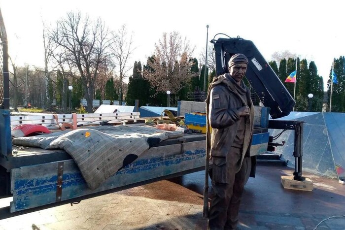 У Ніжині з'явився пам’ятник на честь розстріляного Героя Олександра Мацієвського (фото)