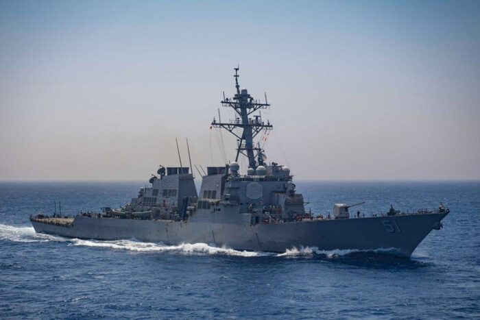 Китай звинуватив американський есмінець у вторгненні до їхніх територіальних вод – ЗМІ